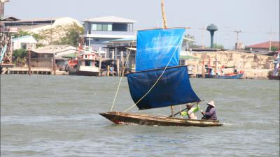 คำอธิบาย : เรือใบในการแข่งขันเรือใบภูมิปัญญาท้องถิ่น  (ภาพโดยอบต.แหลมใหญ่)<br>ผู้ถ่าย : อบต.แหลมใหญ่<br>ลิขสิทธิ์  : ศูนย์มานุษยวิทยาสิรินธร (องค์การมหาชน)<br>รูปแบบลิขสิทธิ์ : สัญญาอนุญาตครีเอทีฟคอมมอนส์<br>