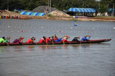 คำอธิบาย : บรรดาฝีพายซ้อมก่อนวันแข่ง<br>วันที่ถ่าย  :11 พ.ย. 2560<br>ผู้ถ่าย : สาวิตรี ตลับแป้น<br>ลิขสิทธิ์  : ศูนย์มานุษยวิทยาสิรินธร (องค์การมหาชน)<br>รูปแบบลิขสิทธิ์ : สัญญาอนุญาตครีเอทีฟคอมมอนส์<br>