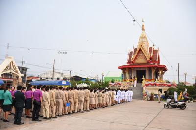 คำอธิบาย : ขบวนข้าราชการที่ตั้งขบวนเดินมาสักการบูชาเจ้าปู่มเหสักข์ บริเวณศาลเจ้าปู่มเหสักข์ ตำบลวาริชภูมิ<br>วันที่ถ่าย  :6 เม.ย. 2561<br>ผู้ถ่าย : หัตธไชย ศิริสถิตย์<br>ลิขสิทธิ์  : ศูนย์มานุษยวิทยาสิรินธร (องค์การมหาชน)<br>รูปแบบลิขสิทธิ์ : สัญญาอนุญาตครีเอทีฟคอมมอนส์<br>