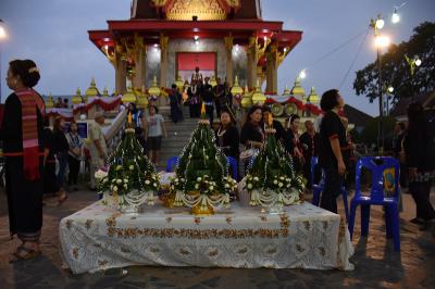 คำอธิบาย : เครื่องบวงสรวงและบายศรีสู่ขวัญในพิธีบายศรีสู่ขวัญ บริเวณศาลเจ้าปู่มเหสักข์ ตำบลวาริชภูมิ<br>วันที่ถ่าย  :6 เม.ย. 2561<br>ลิขสิทธิ์  : ศูนย์มานุษยวิทยาสิรินธร (องค์การมหาชน)<br>รูปแบบลิขสิทธิ์ : สัญญาอนุญาตครีเอทีฟคอมมอนส์<br>