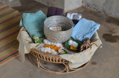 คำอธิบาย : เครื่องไหว้เจ้าอนุเวียงจันทร์<br>วันที่ถ่าย  :26 เม.ย. 2561<br>ผู้ถ่าย : ทรงสุรวิทย์  ย้อยแสง<br>ลิขสิทธิ์  : ศูนย์มานุษยวิทยาสิรินธร (องค์การมหาชน)<br>รูปแบบลิขสิทธิ์ : สัญญาอนุญาตครีเอทีฟคอมมอนส์<br>