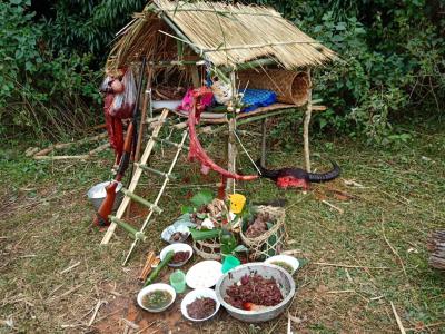 คำอธิบาย : การเตรียมของเลี้ยงในพิธี  เพื่อบอกกล่าวแก่ผีละมาง หรือผีบรรพบุรุษ<br>วันที่ถ่าย  :27 ม.ค. 2562<br>ผู้ถ่าย : นริศ จันทะอินทร์<br>ลิขสิทธิ์  : ศูนย์มานุษยวิทยาสิรินธร (องค์การมหาชน)<br>รูปแบบลิขสิทธิ์ : สัญญาอนุญาตครีเอทีฟคอมมอนส์<br>