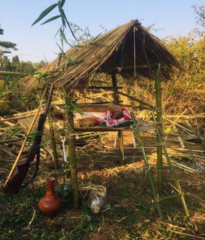 คำอธิบาย : ตูบผีสำหรับทำพิธีเลี้ยงผีละมาง<br>วันที่ถ่าย  :27 ม.ค. 2562<br>ผู้ถ่าย : นริศ จันทะอินทร์<br>ลิขสิทธิ์  : ศูนย์มานุษยวิทยาสิรินธร (องค์การมหาชน)<br>รูปแบบลิขสิทธิ์ : สัญญาอนุญาตครีเอทีฟคอมมอนส์<br>