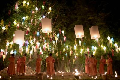 คำอธิบาย : Yi Peng Festival, young Buddhist monks fire candles to the Buddha and floating lamp on November 24, 2015 in Phan Tao Temple<br>วันที่ถ่าย  :24 พ.ย. 2558<br>ผู้ถ่าย : akturer<br>ลิขสิทธิ์  : akturer<br>รูปแบบลิขสิทธิ์ : สงวนลิขสิทธิ์<br>