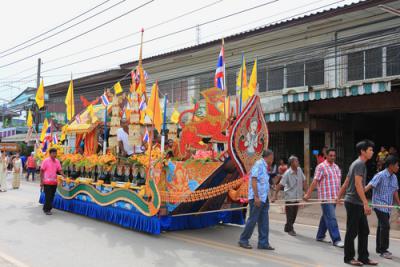 caption : Decorations of the parade in traditional Buddhist festival “Ngan Chak Pra”<br>Date   : 20 Oct 2013<br>Creator : Suphatthra China / Shutterstock.com<br>Rights  : Suphatthra China<br>License : copyrights<br>