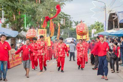 คำอธิบาย : ขบวนแห่โคมไฟ<br>วันที่ถ่าย  :21 ส.ค. 2559<br>ผู้ถ่าย : สุพิชชา นักฆ้อง<br>ลิขสิทธิ์  : ศูนย์มานุษยวิทยาสิรินธร (องค์การมหาชน)<br>รูปแบบลิขสิทธิ์ : สัญญาอนุญาตครีเอทีฟคอมมอนส์<br>