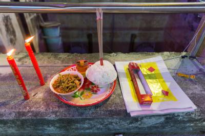 คำอธิบาย : พิธีลอยกระทง ปล่อยนก ปล่อยปลา<br>วันที่ถ่าย  :21 ส.ค. 2559<br>ผู้ถ่าย : สุพิชชา นักฆ้อง<br>ลิขสิทธิ์  : ศูนย์มานุษยวิทยาสิรินธร (องค์การมหาชน)<br>รูปแบบลิขสิทธิ์ : สัญญาอนุญาตครีเอทีฟคอมมอนส์<br>