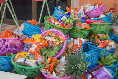 คำอธิบาย : บรรยากาศพิธีทิ้งกระจาดดิน<br>วันที่ถ่าย  :31 ส.ค. 2559<br>ผู้ถ่าย : สุพิชชา นักฆ้อง<br>ลิขสิทธิ์  : ศูนย์มานุษยวิทยาสิรินธร (องค์การมหาชน)<br>รูปแบบลิขสิทธิ์ : สัญญาอนุญาตครีเอทีฟคอมมอนส์<br>