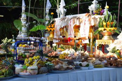 คำอธิบาย : ผืนธงที่ใช้ปัก<br>วันที่ถ่าย  :13 พ.ย. 2559<br>ผู้ถ่าย : ธีระวัฒน์  แสนคำ<br>ลิขสิทธิ์  : ศูนย์มานุษยวิทยาสิรินธร (องค์การมหาชน)<br>รูปแบบลิขสิทธิ์ : สัญญาอนุญาตครีเอทีฟคอมมอนส์<br>